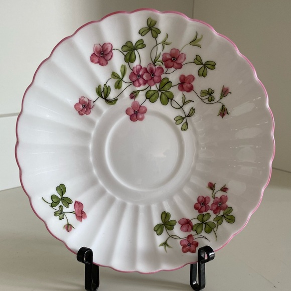 EUC VTG TUSCAN BONE CHINA TEACUP AND SAUCER IN PATTERN WOOD SORRELL - Picture 6 of 9